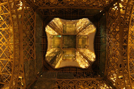 Eiffel_Center_Up_IMG_3841